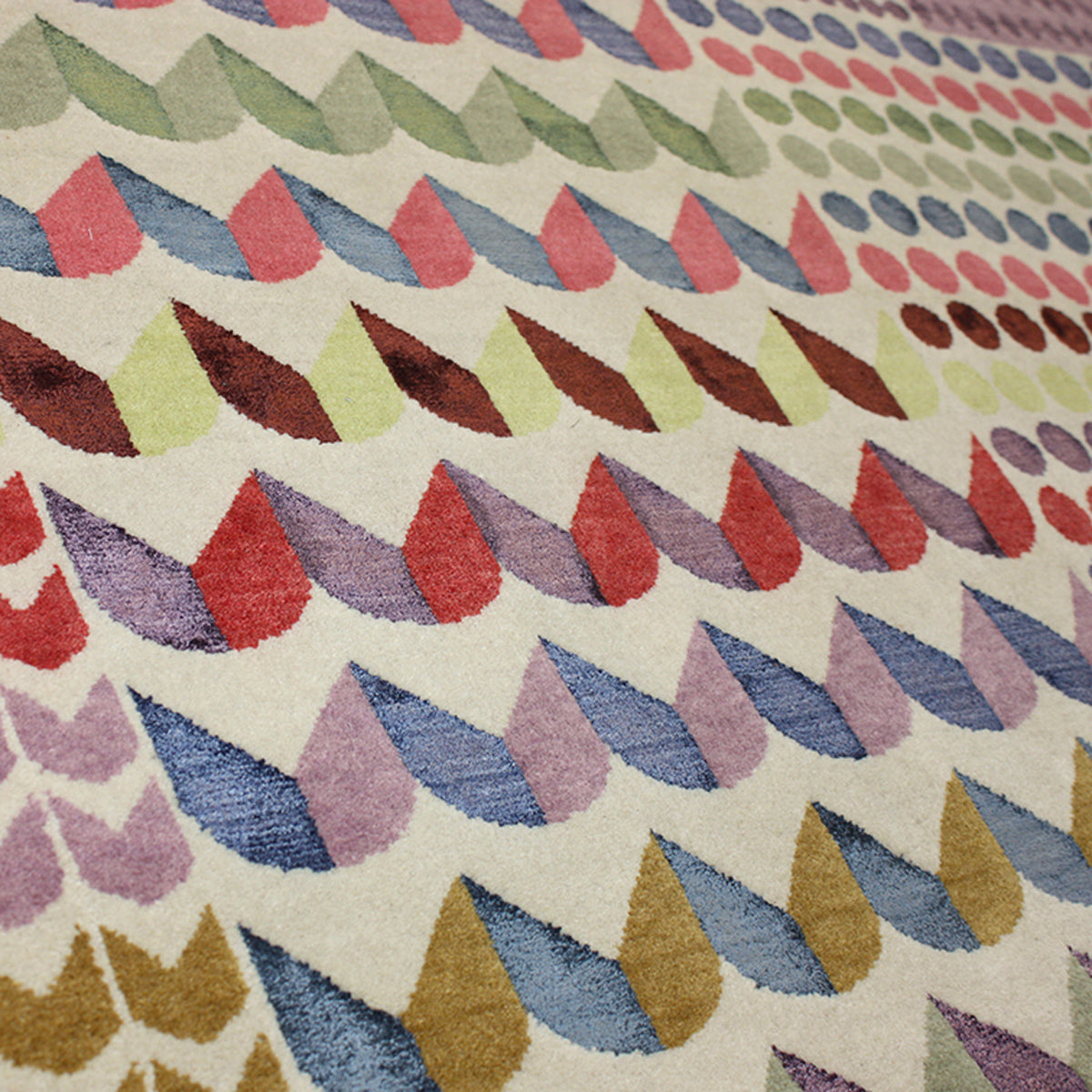 Geometric pattern, colourful rugs, designer rugs, luxury rugs, wool rugs, geometric rug, modern rug