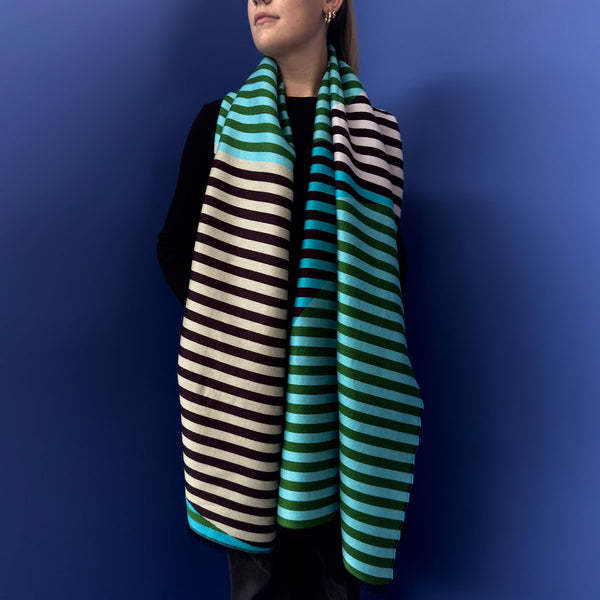 小物 bed j.w. ford 24aw jacquard scarf Margo_Selby_LUNA_lifestyle_blu